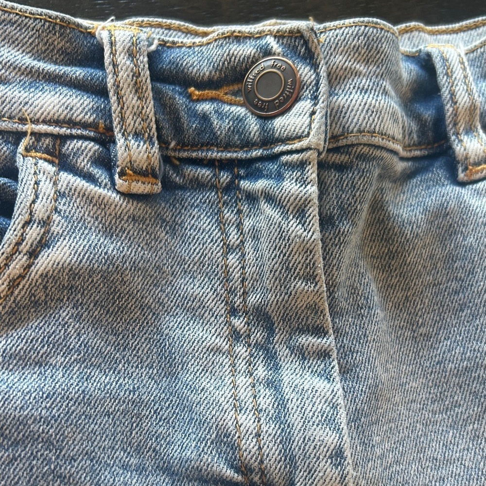 aritzia WILFRED FREE jovovich short ~ high rise jean shorts ~ size 4 - Picture 3 of 8